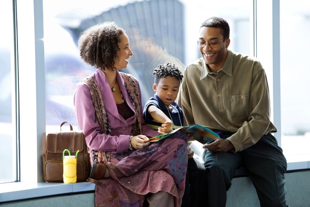 How Josh Managed Luggage and His Kids in the Airport With Ease