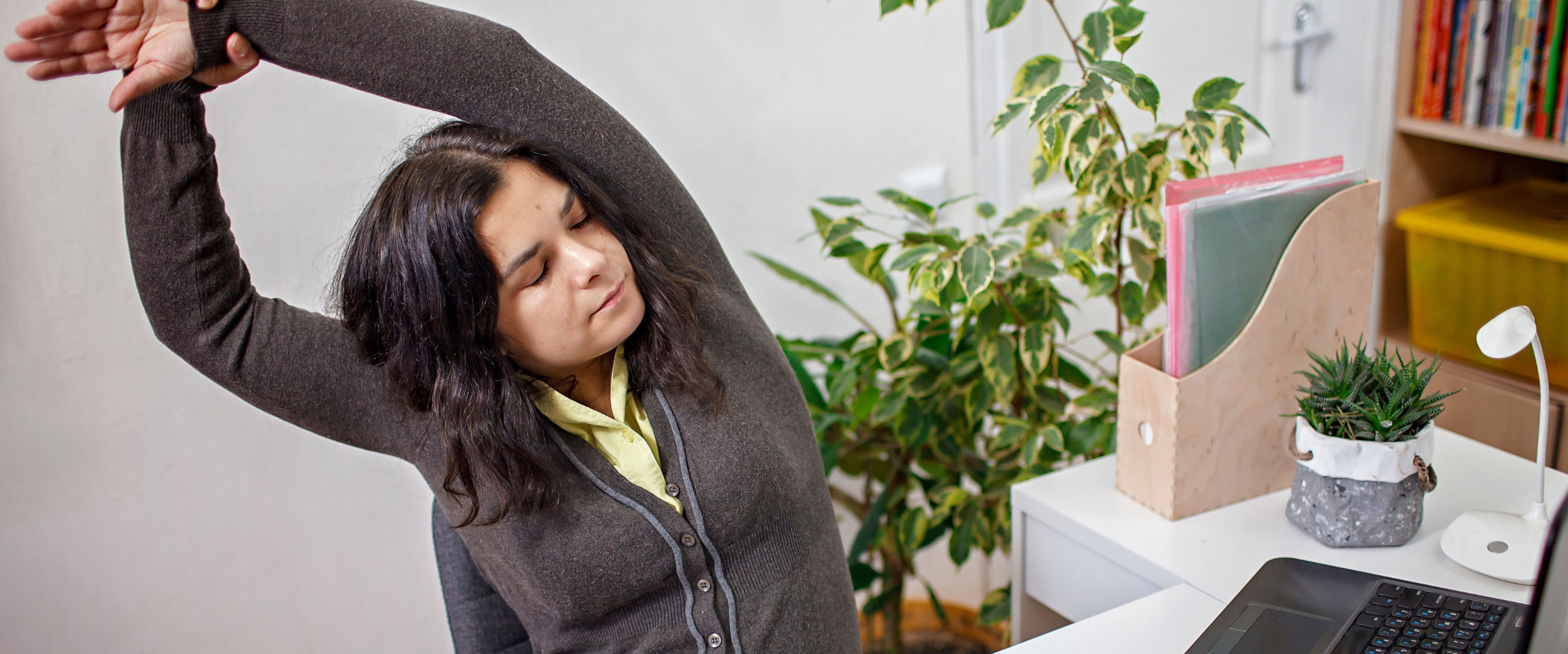 Trainer tips - 7 Ways to sneak in exercises at your desk